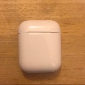 Air pods fist generation(CHARGING CASE ONLY)